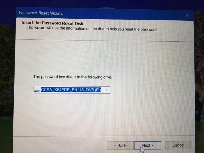 change forgotten windows 10 password pic4